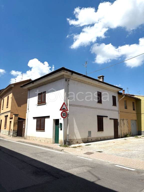 casa indipendente in vendita ad Ospedaletto Lodigiano