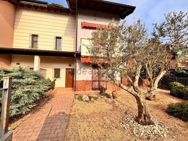 casa indipendente in vendita ad Ospedaletto Lodigiano