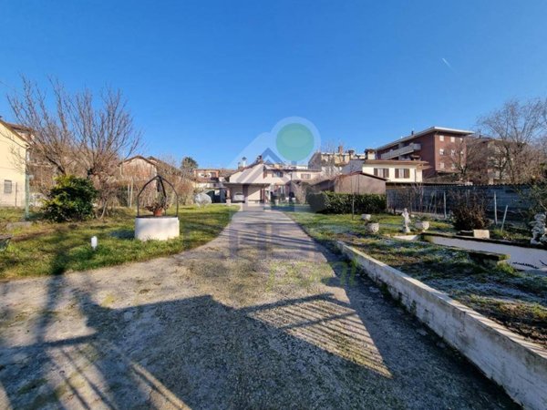 casa indipendente in vendita ad Ospedaletto Lodigiano