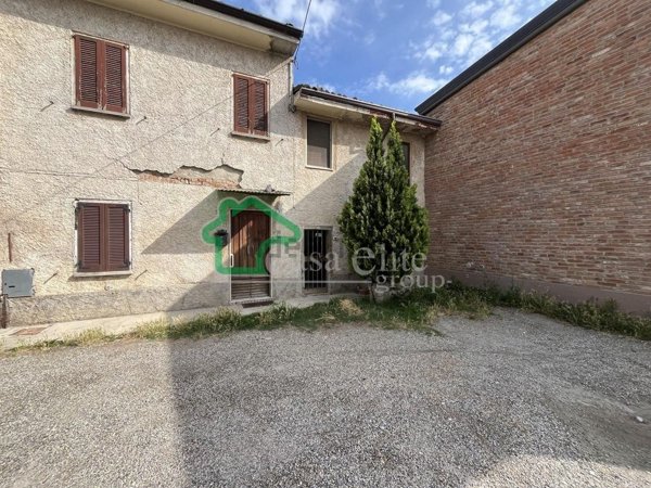 casale in vendita ad Ospedaletto Lodigiano