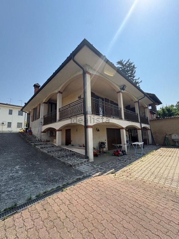 casa indipendente in vendita ad Ospedaletto Lodigiano