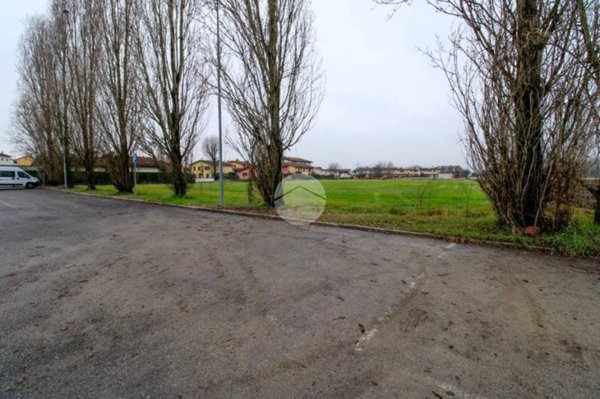terreno edificabile in vendita ad Ossago Lodigiano