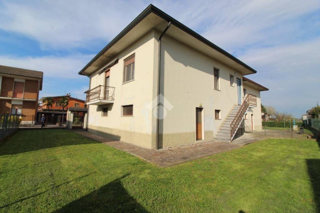 casa indipendente in vendita ad Ossago Lodigiano