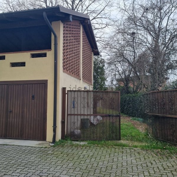 pentavano in vendita ad Ossago Lodigiano