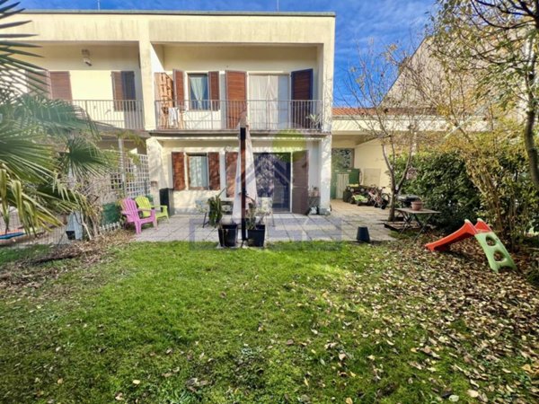 casa indipendente in vendita ad Ossago Lodigiano