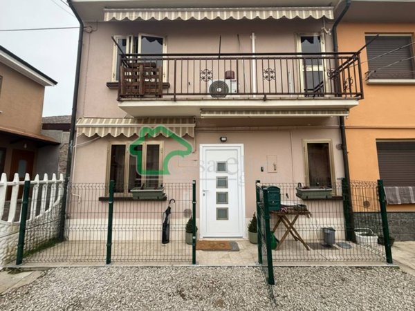 casa indipendente in vendita ad Ossago Lodigiano