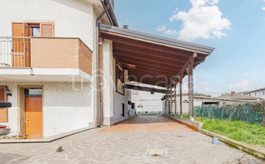 casa indipendente in vendita ad Ossago Lodigiano