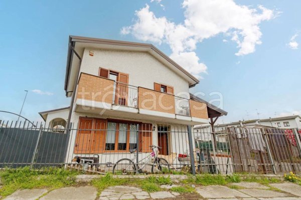 casa indipendente in vendita ad Ossago Lodigiano