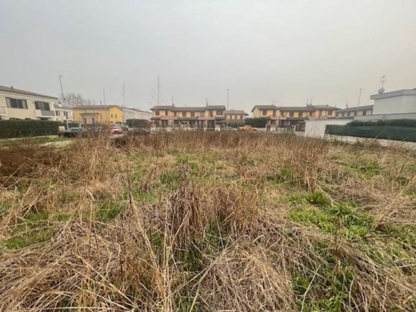 terreno edificabile in vendita a Pieve Fissiraga