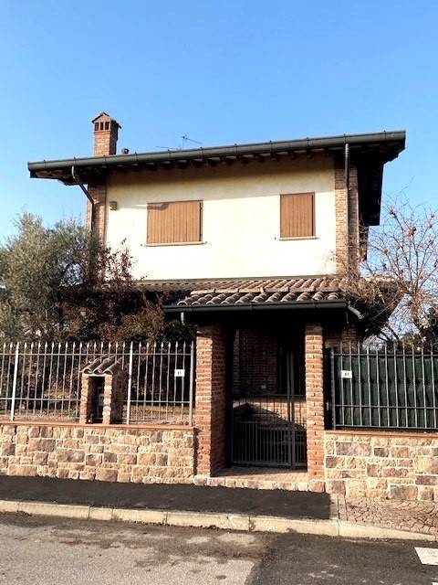casa indipendente in vendita a Pieve Fissiraga