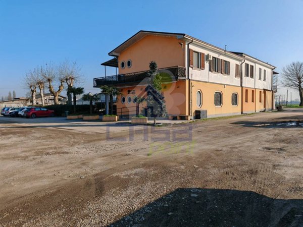 locale commerciale in vendita a Pieve Fissiraga