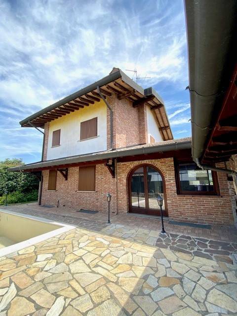 casa indipendente in vendita a Pieve Fissiraga