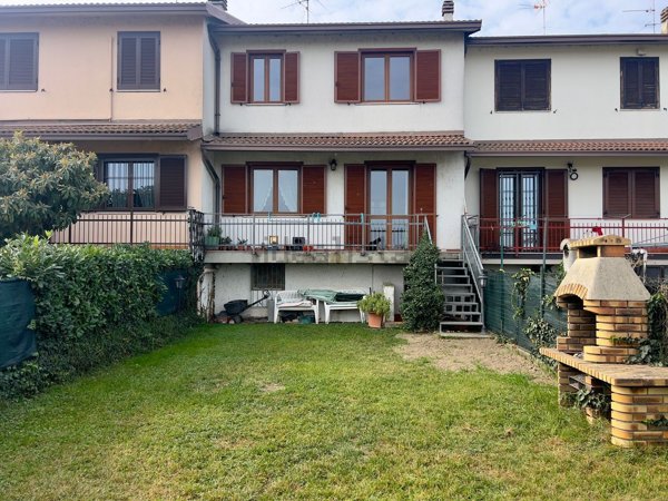 casa indipendente in vendita a Pieve Fissiraga