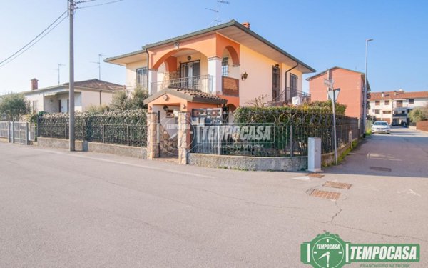 casa indipendente in vendita a Salerano sul Lambro