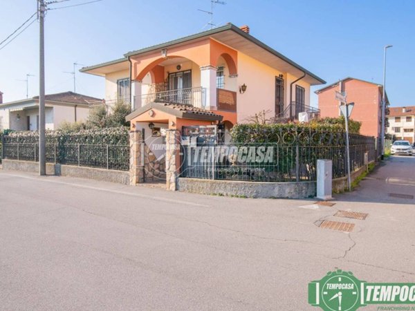 casa indipendente in vendita a Salerano sul Lambro