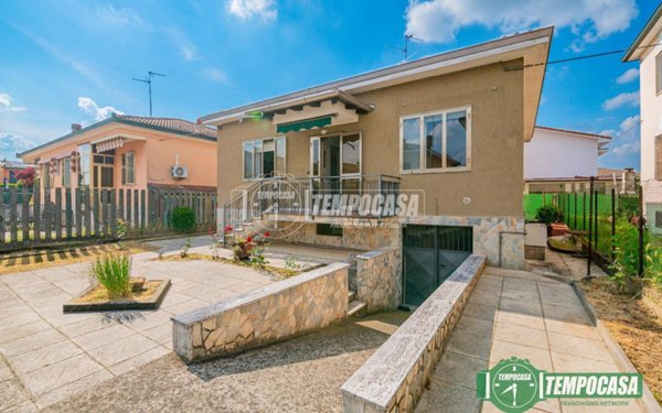 casa indipendente in vendita a Salerano sul Lambro