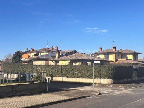 casa indipendente in vendita a Salerano sul Lambro