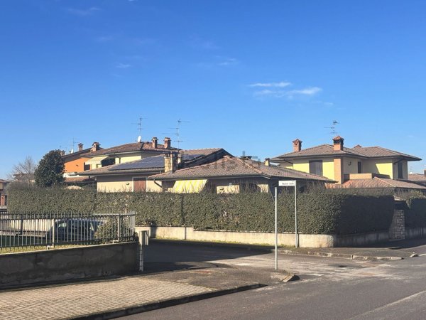 casa indipendente in vendita a Salerano sul Lambro