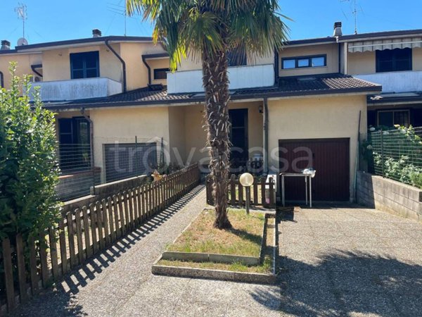 casa indipendente in vendita a Salerano sul Lambro