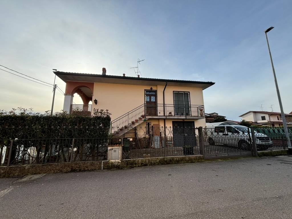 casa indipendente in vendita a Salerano sul Lambro