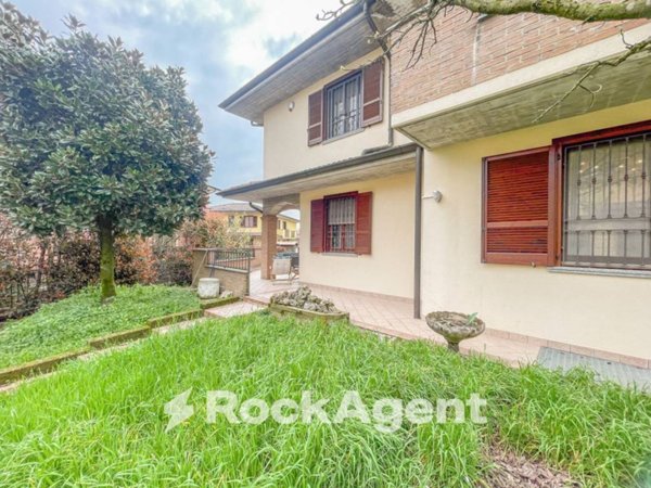 casa indipendente in vendita a Salerano sul Lambro