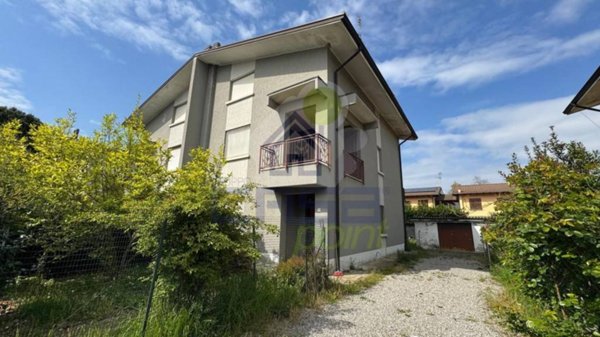 casa indipendente in vendita a San Fiorano