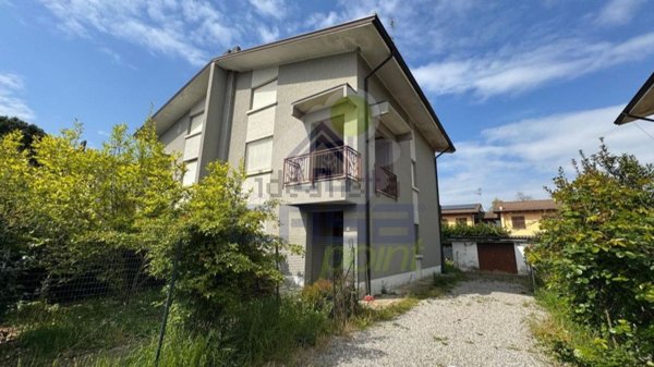 casa indipendente in vendita a San Fiorano