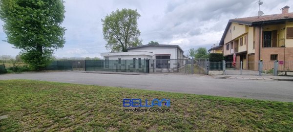 locale commerciale in vendita a San Fiorano