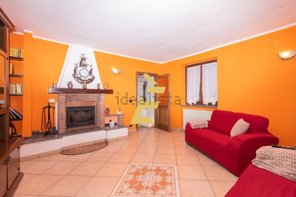 casa semindipendente in vendita a Pecetto di Valenza