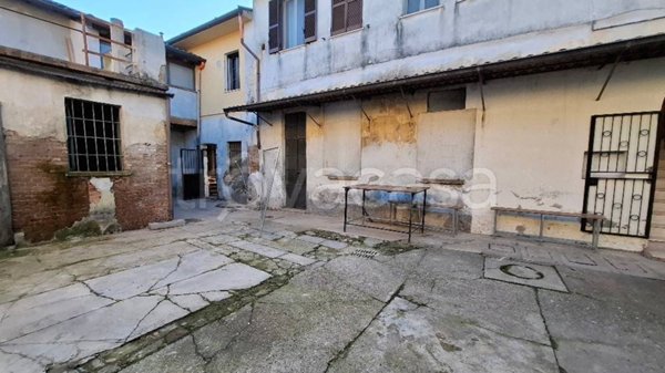 locale commerciale in vendita a San Martino in Strada