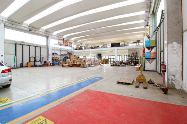 capannone in vendita a San Martino in Strada