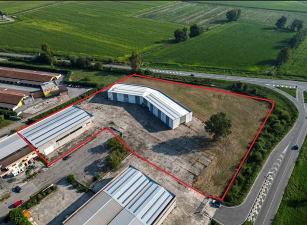 locale commerciale in vendita a San Martino in Strada