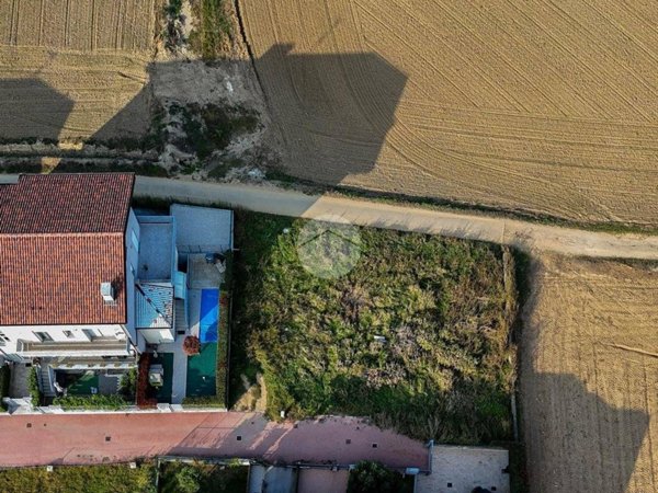 terreno edificabile in vendita a San Martino in Strada