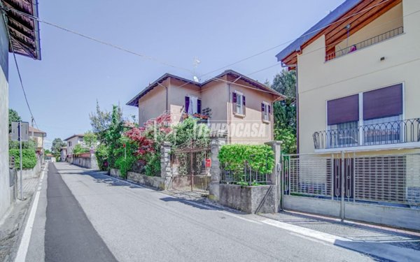 casa indipendente in vendita a San Martino in Strada in zona Sesto