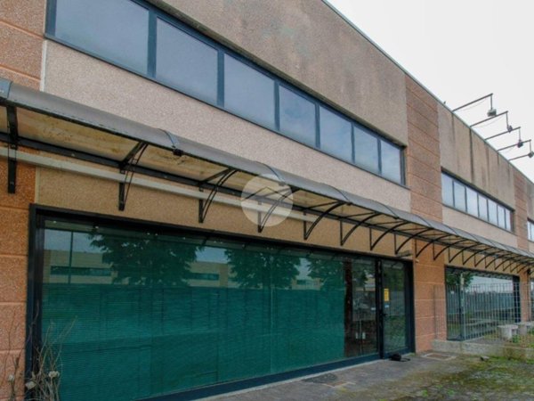 locale commerciale in vendita a San Martino in Strada in zona Sesto