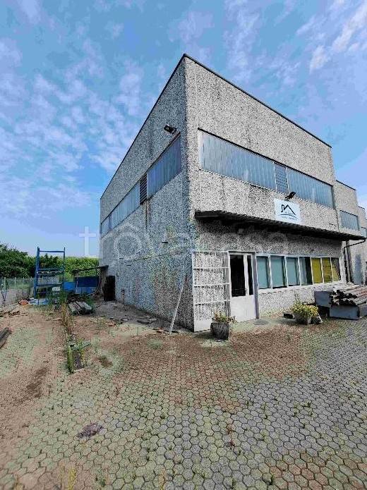 locale commerciale in vendita a San Rocco al Porto