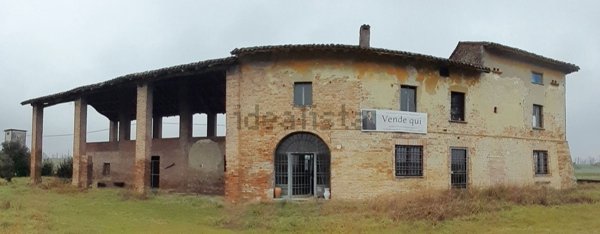 esavano in vendita a San Rocco al Porto