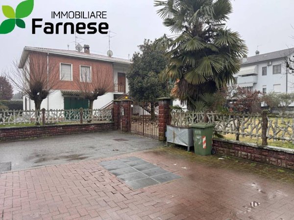 casa indipendente in vendita a San Rocco al Porto