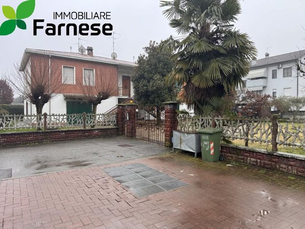 casa indipendente in vendita a San Rocco al Porto