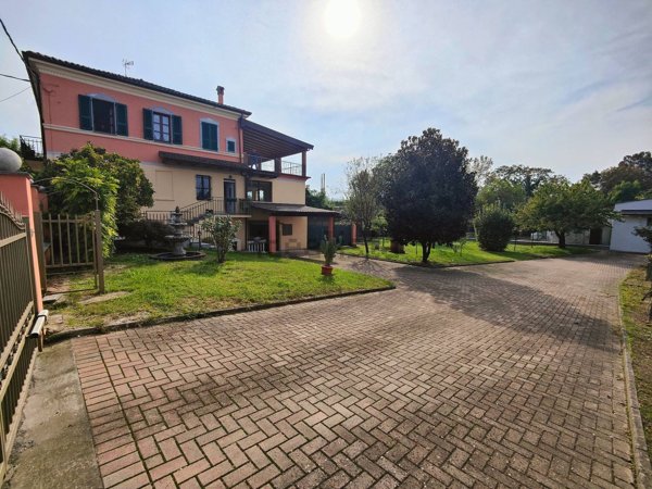 casa indipendente in vendita a San Rocco al Porto