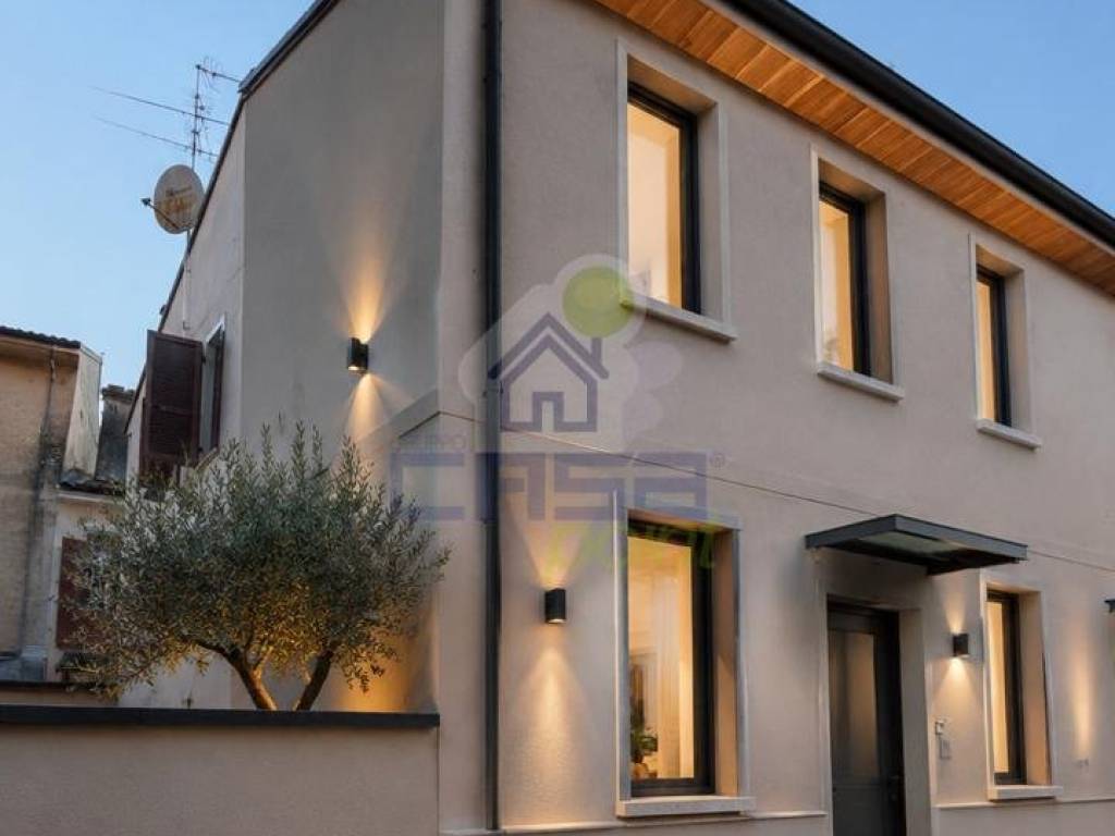 casa indipendente in vendita a San Rocco al Porto