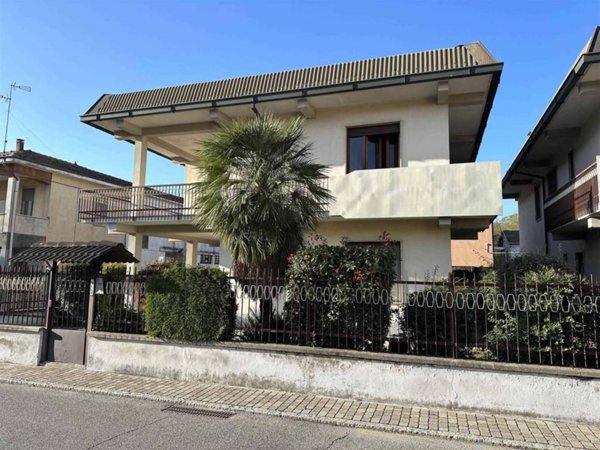 casa indipendente in vendita a Sant'Angelo Lodigiano