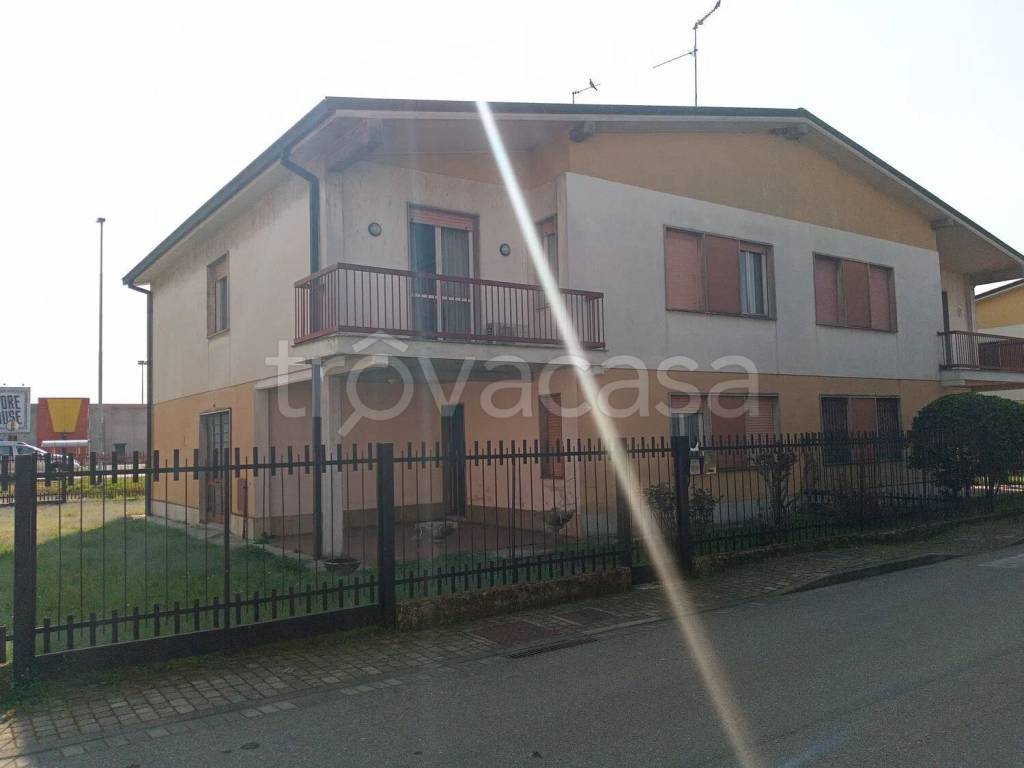 casa indipendente in vendita a Sant'Angelo Lodigiano