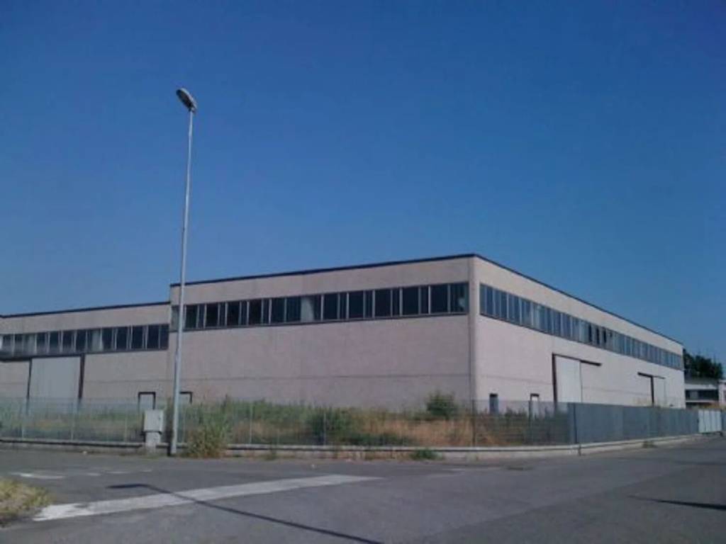 locale commerciale in vendita a Sant'Angelo Lodigiano