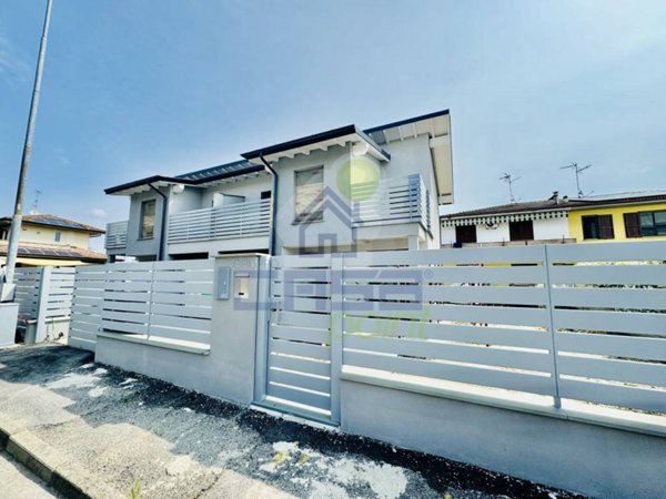 casa indipendente in vendita a Sant'Angelo Lodigiano