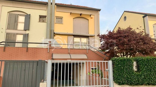 casa indipendente in vendita a Sant'Angelo Lodigiano