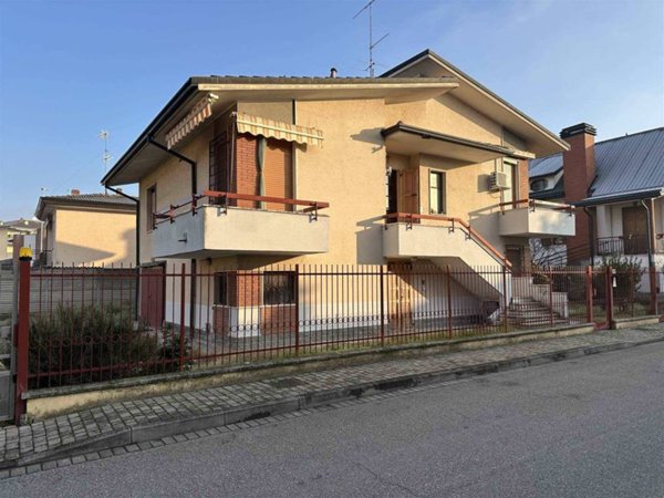casa indipendente in vendita a Sant'Angelo Lodigiano