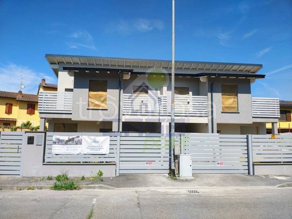casa indipendente in vendita a Sant'Angelo Lodigiano