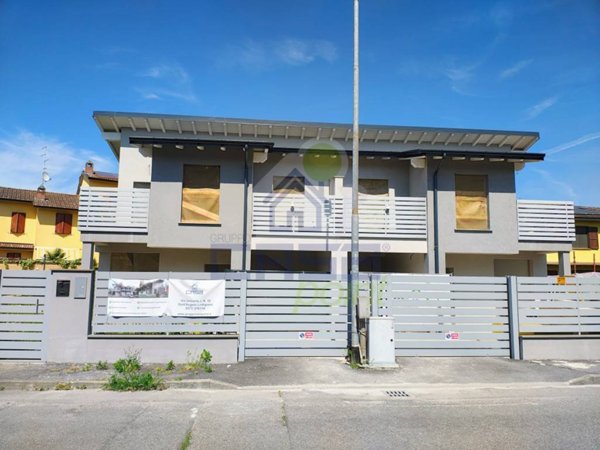 casa indipendente in vendita a Sant'Angelo Lodigiano