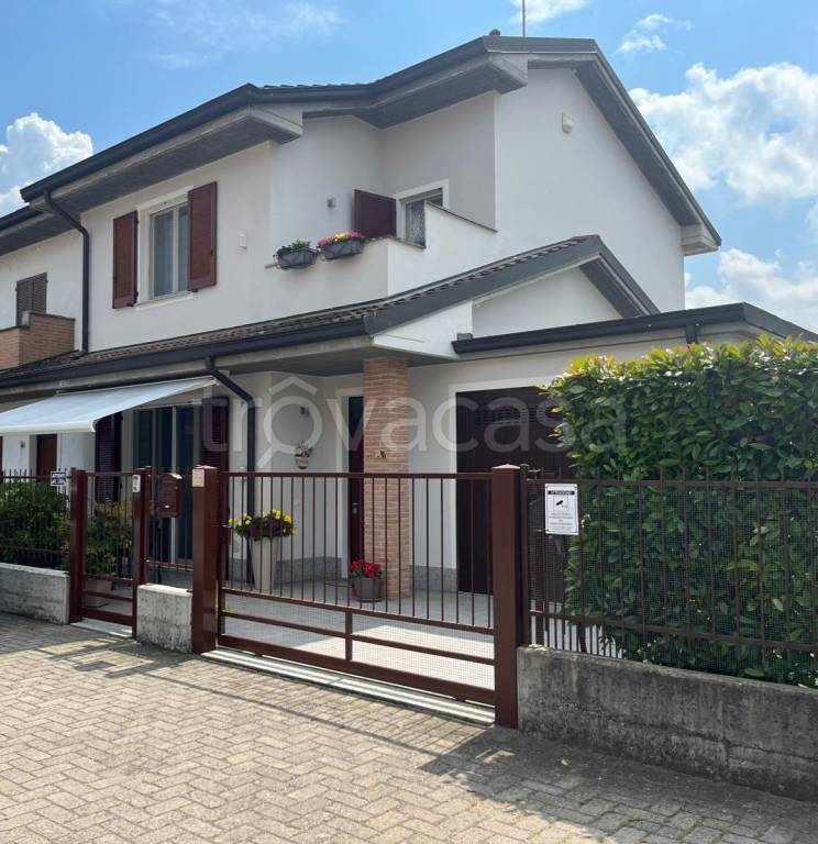 casa indipendente in vendita a Sant'Angelo Lodigiano